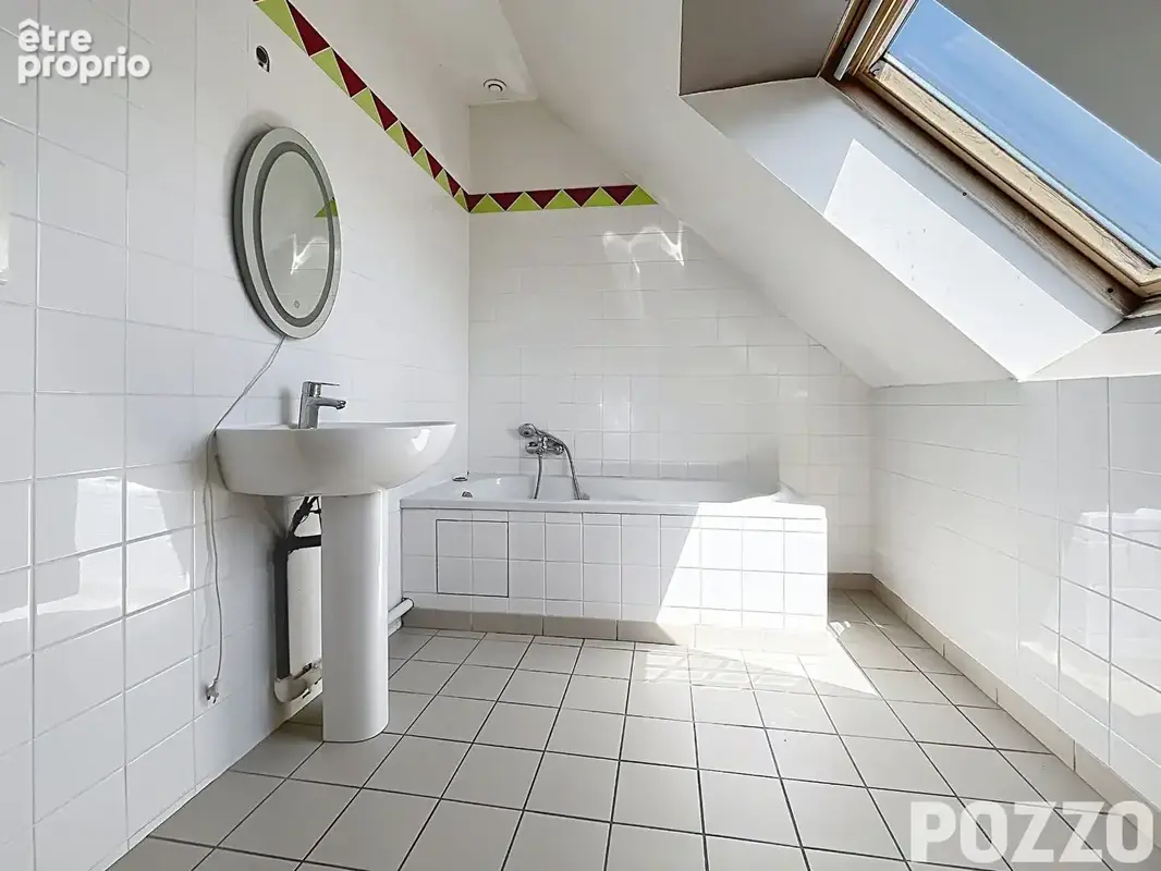 A Vendre - Vire Normandie - Maison 6 pièce(s) 119.5 m² - Vie de plain pied - Centre ville - photo 12