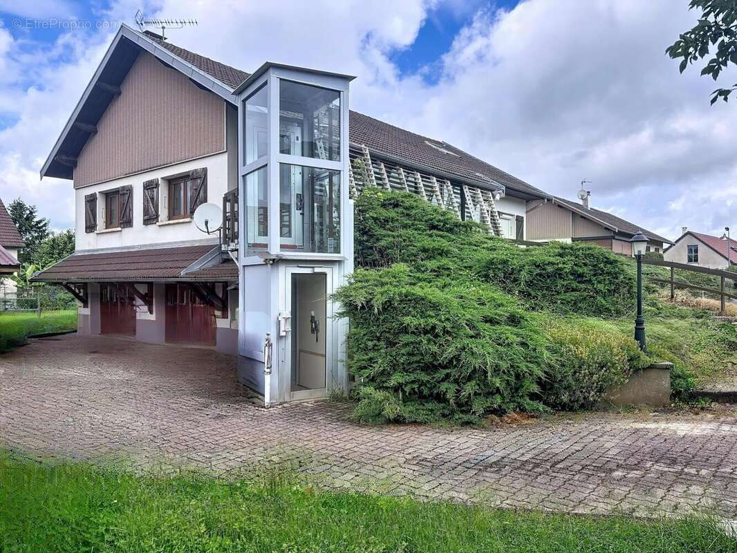 Photo 2 - Maison à AVANNE-AVENEY