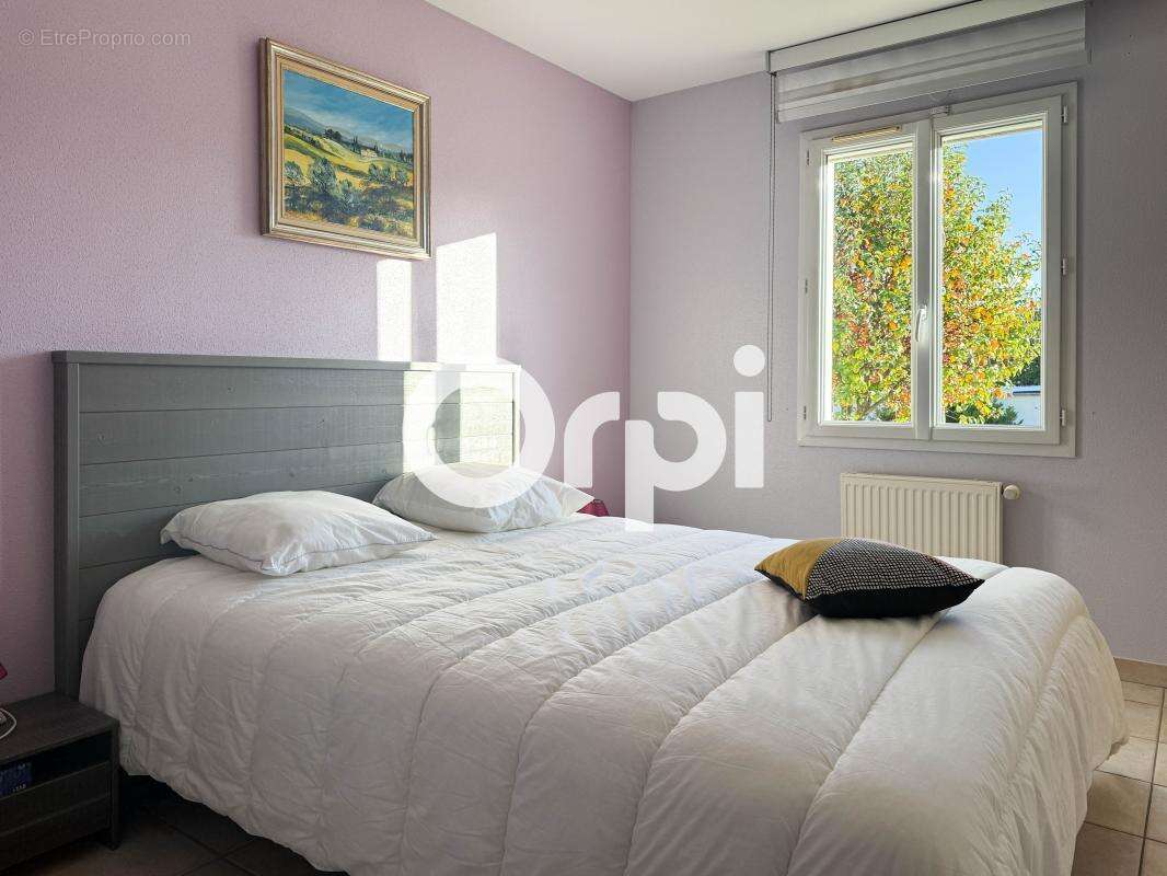 Maison à SAINT-LAURENT-DE-LA-PREE