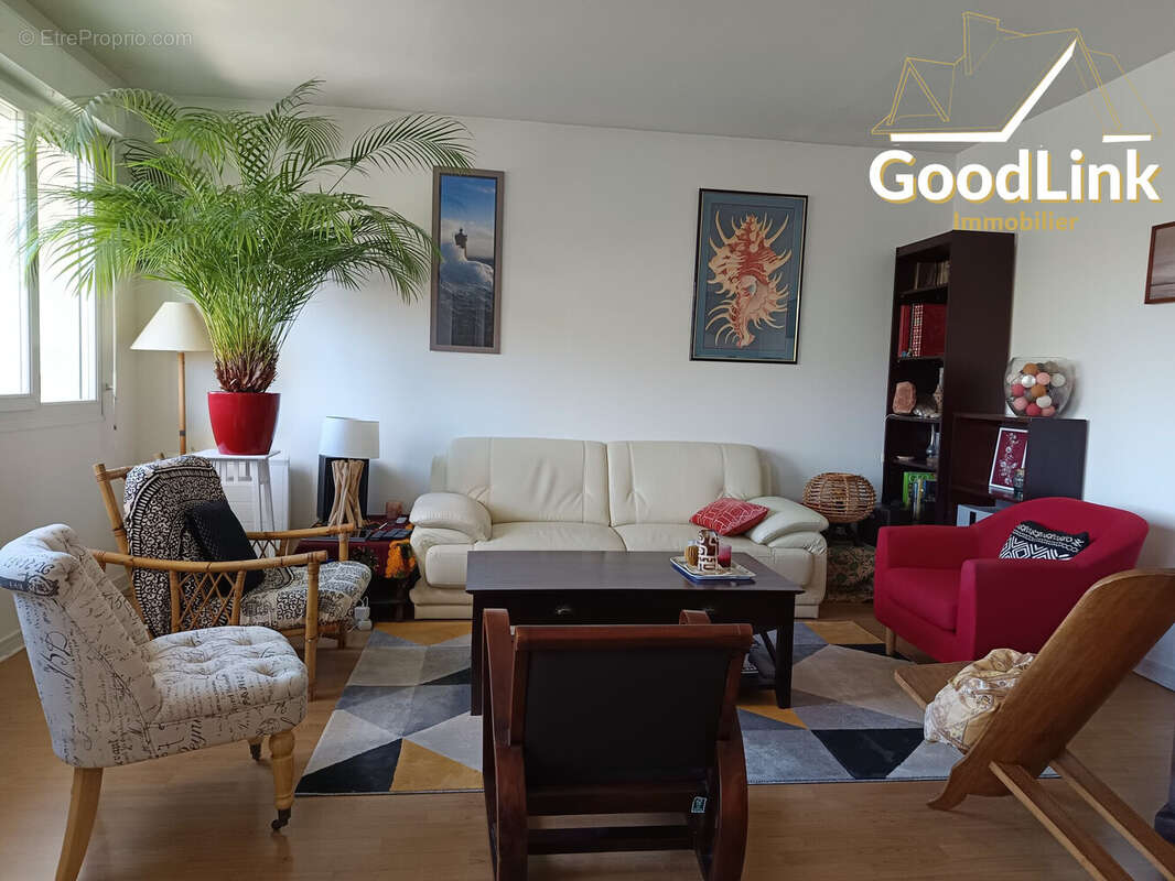 SEJOUR SALLE A MANGER - Appartement à CORBEIL-ESSONNES