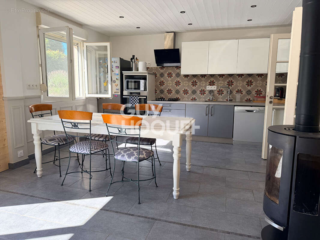 Maison familiale ou investissement - 188 m² - Piscine (Hauteurs de Besançon) - photo 4