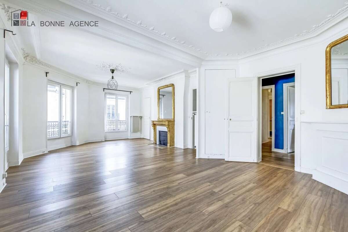 Appartement à PARIS-17E