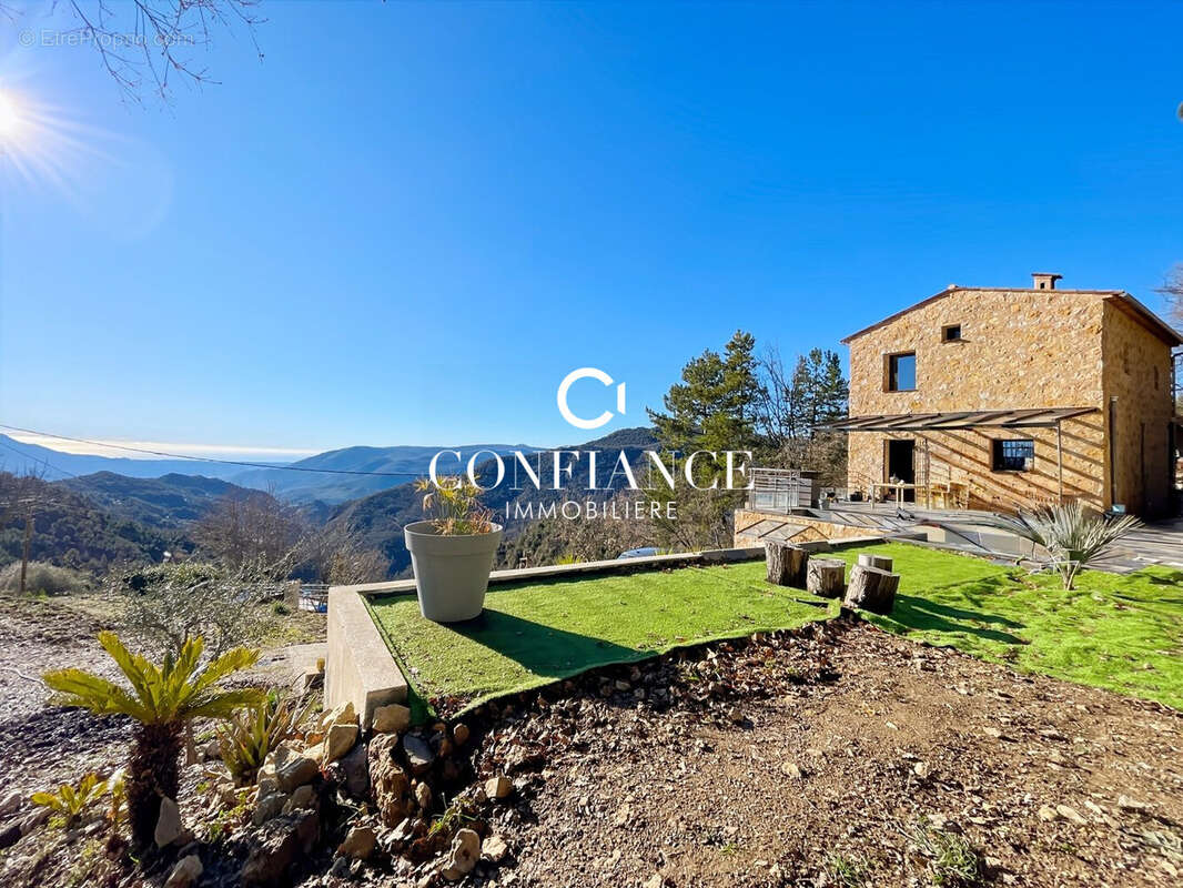 Maison 120 m² à Revest-Les-Roches  - photo 3