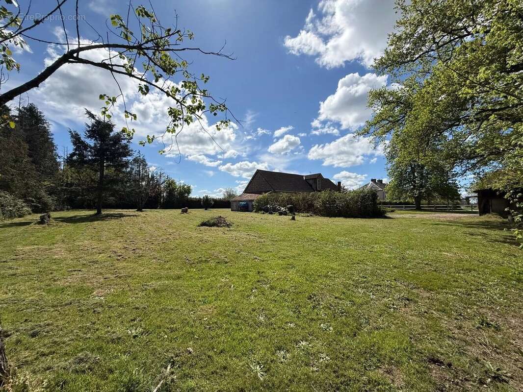 Maison à MAILHAC-SUR-BENAIZE