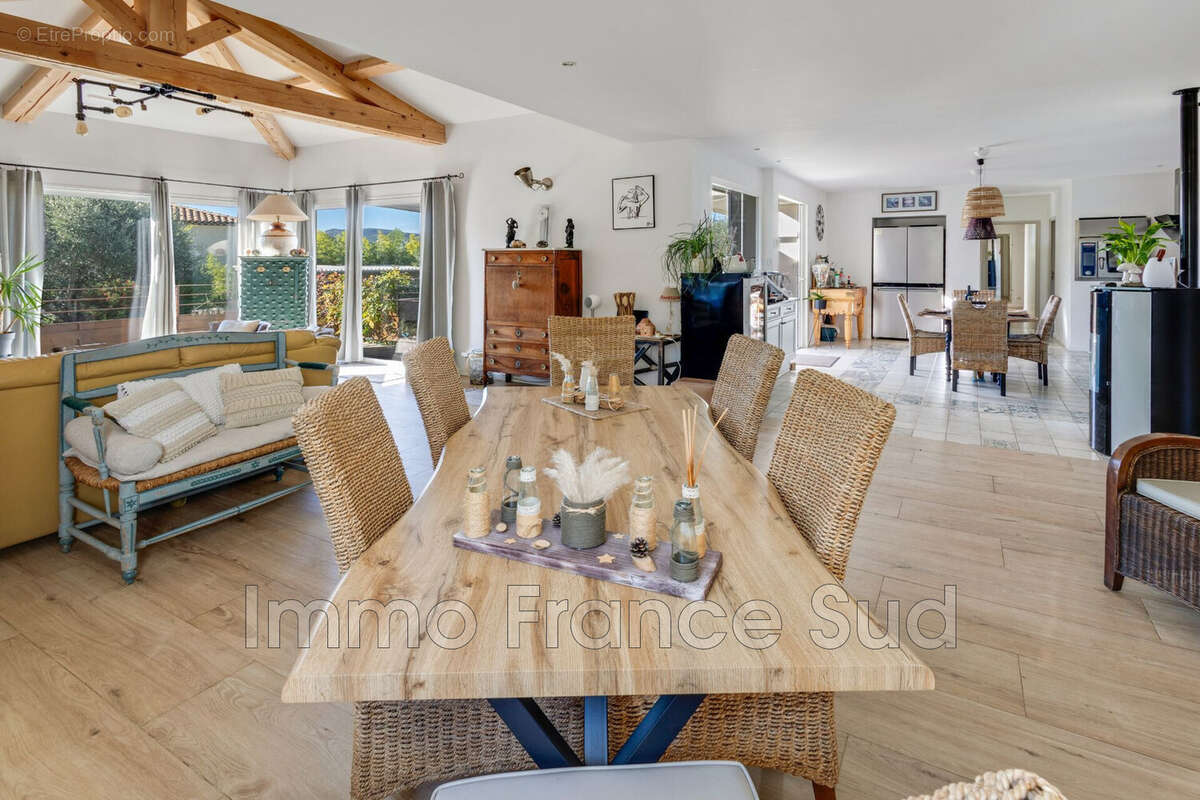 Maison à LA GARDE-FREINET