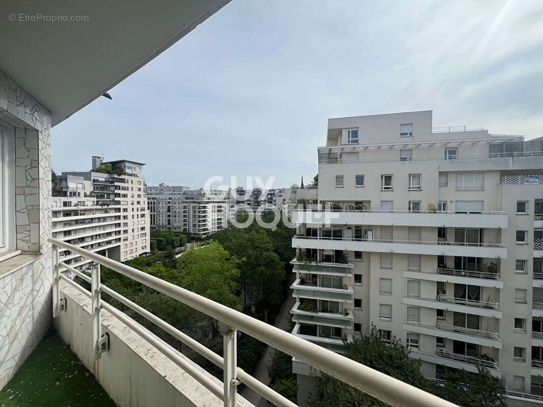 Appartement à COURBEVOIE
