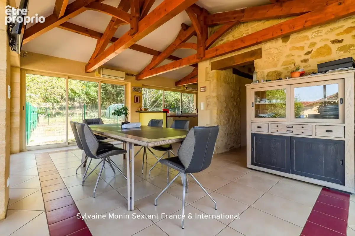 Elegante maison de caractère en pierre, 6 chambres, piscine, dépendances sur un terrain arboré de 5 000 m2 - photo 13