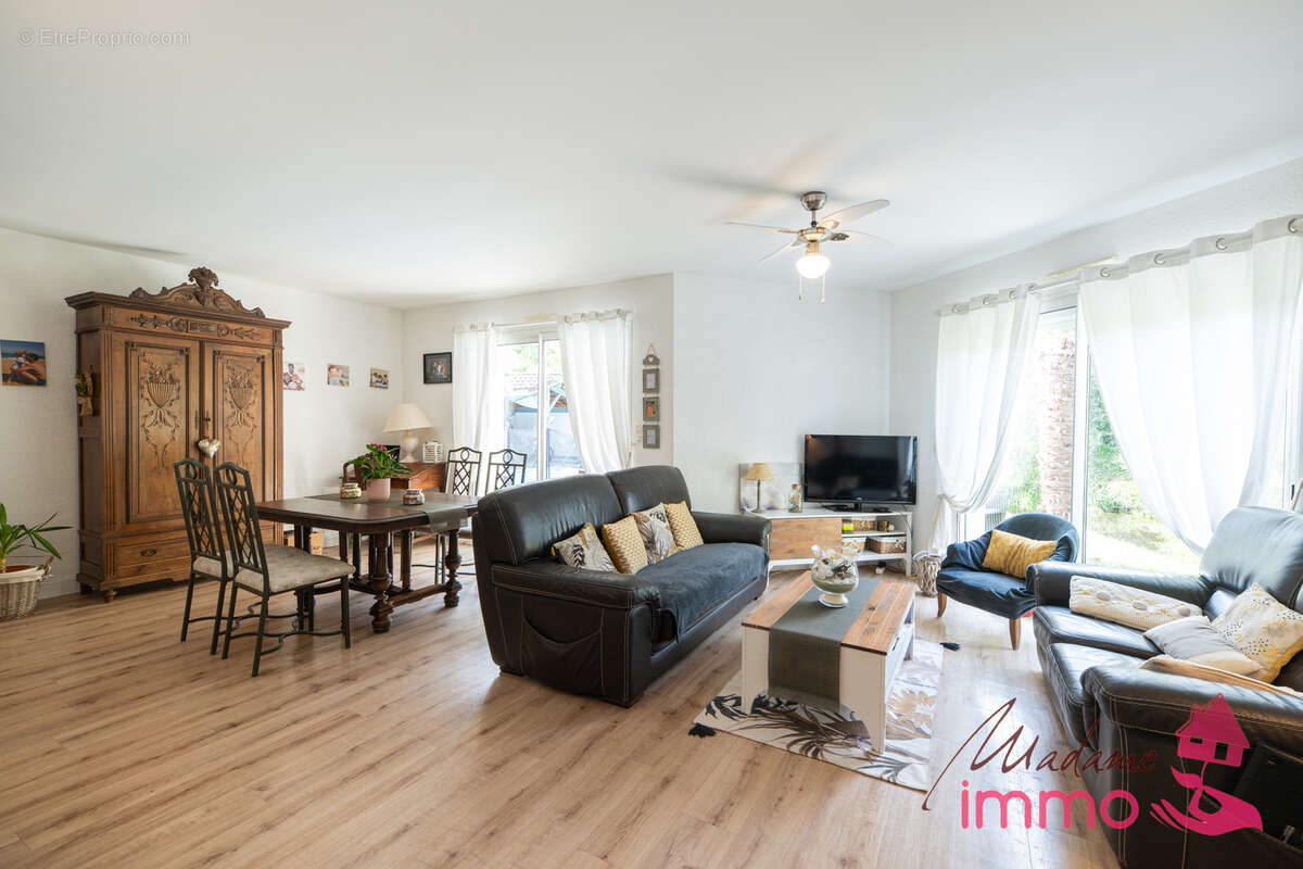 Maison à SAINT-PIERRE-DU-MONT