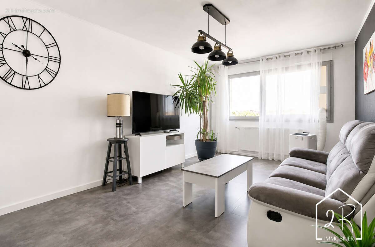 T6 - 100 m2  habitables - Balcon - Cave - photo 3