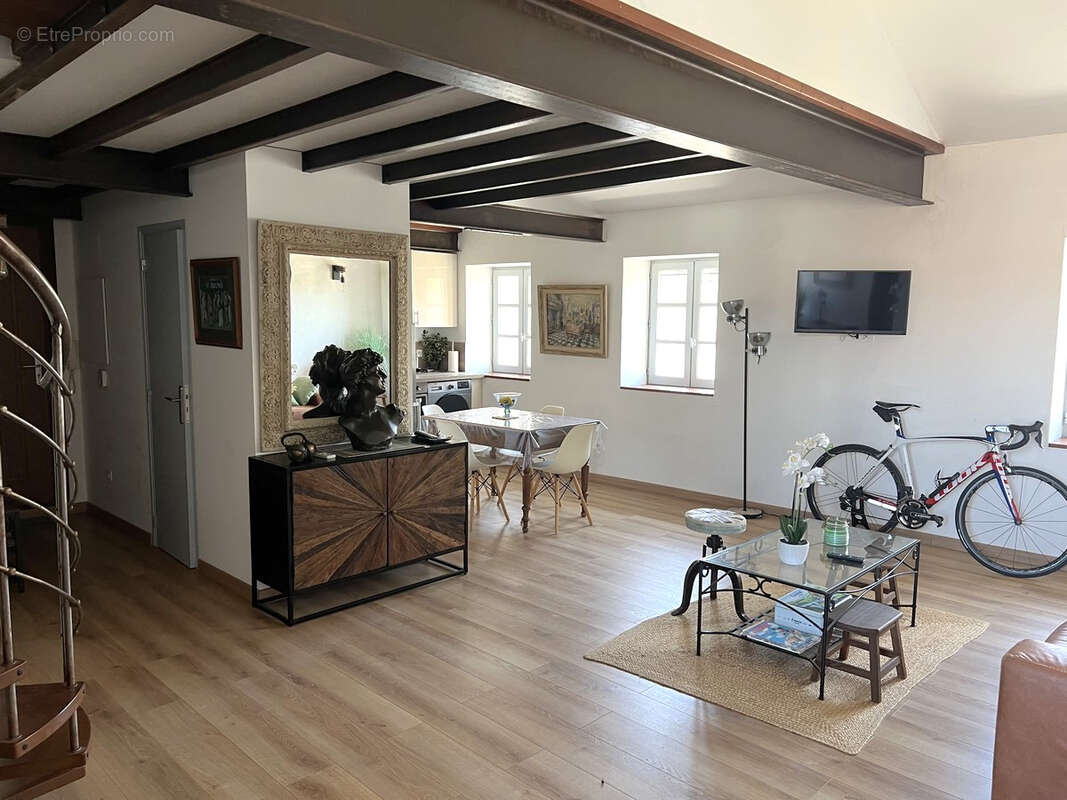 Appartement à VILLENEUVE-LES-AVIGNON