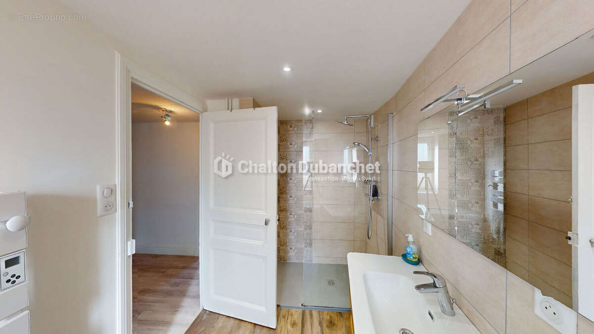 Appartement à AMPLEPUIS