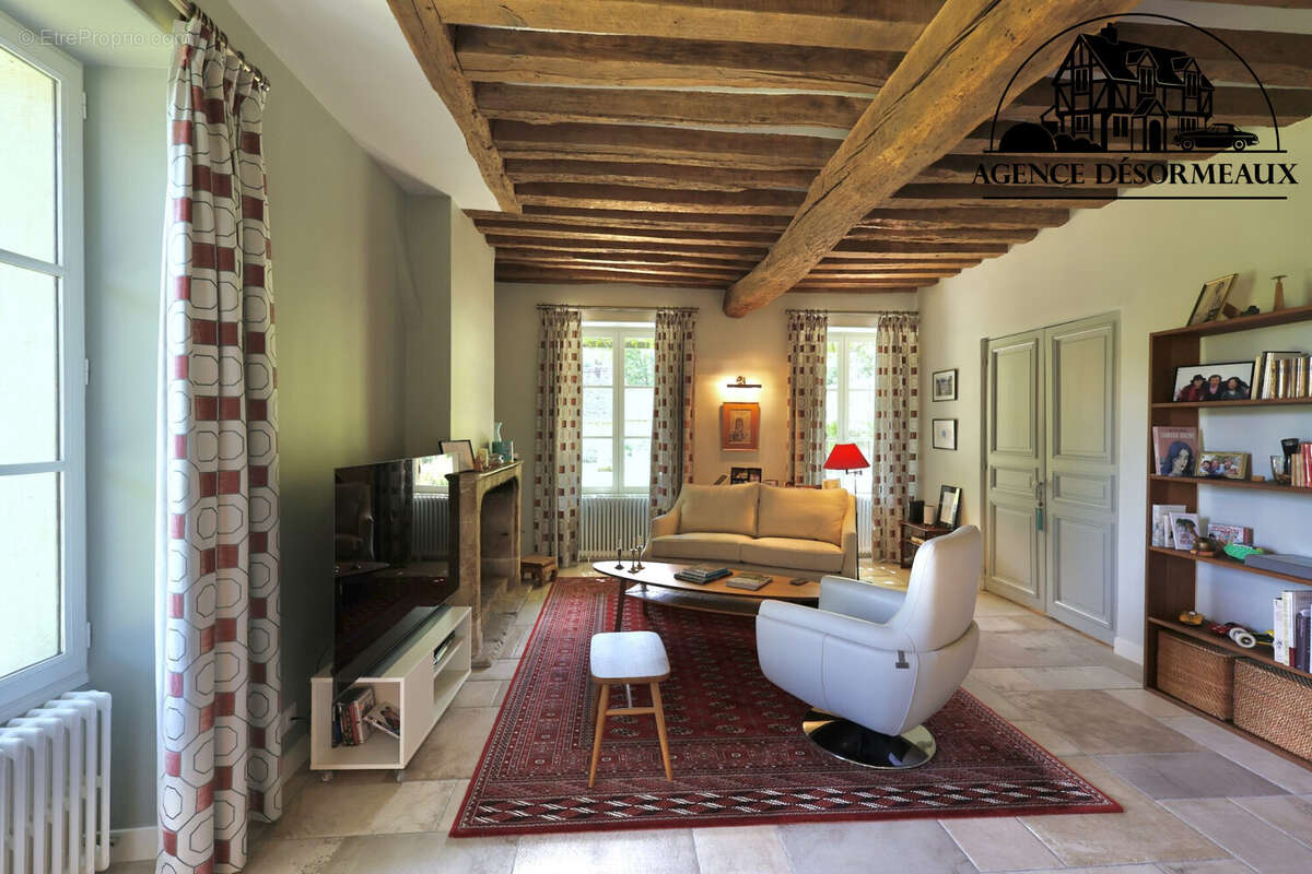 Maison à HOUDAN