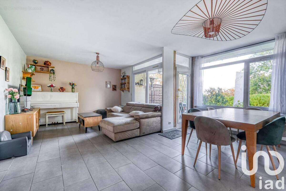 Photo 1 - Maison à ESBLY