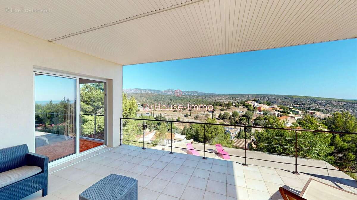 Maison 200 m² à Treilles  - photo 8