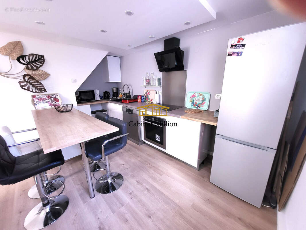 Maison à VIC-LA-GARDIOLE