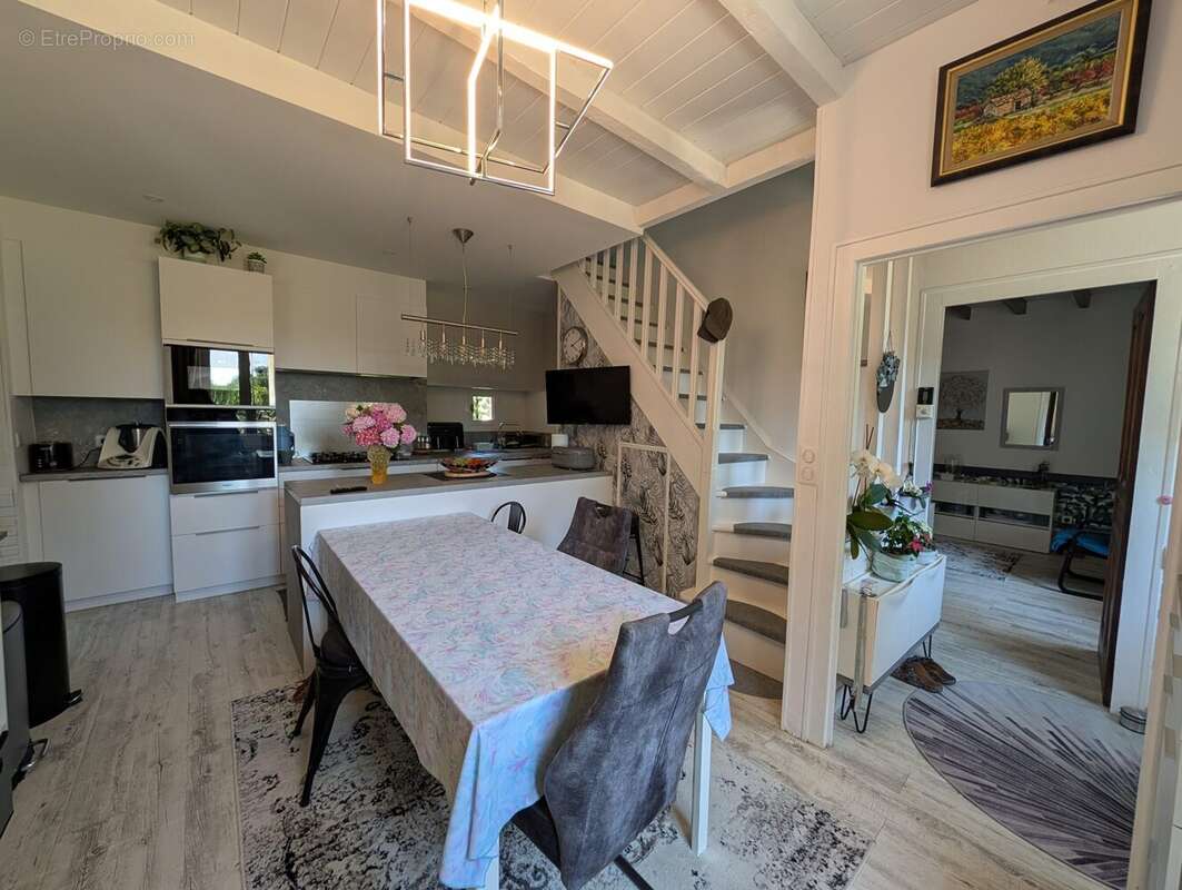 Maison 90 m² à Saint-Hilaire-De-La-Cote  - photo 3