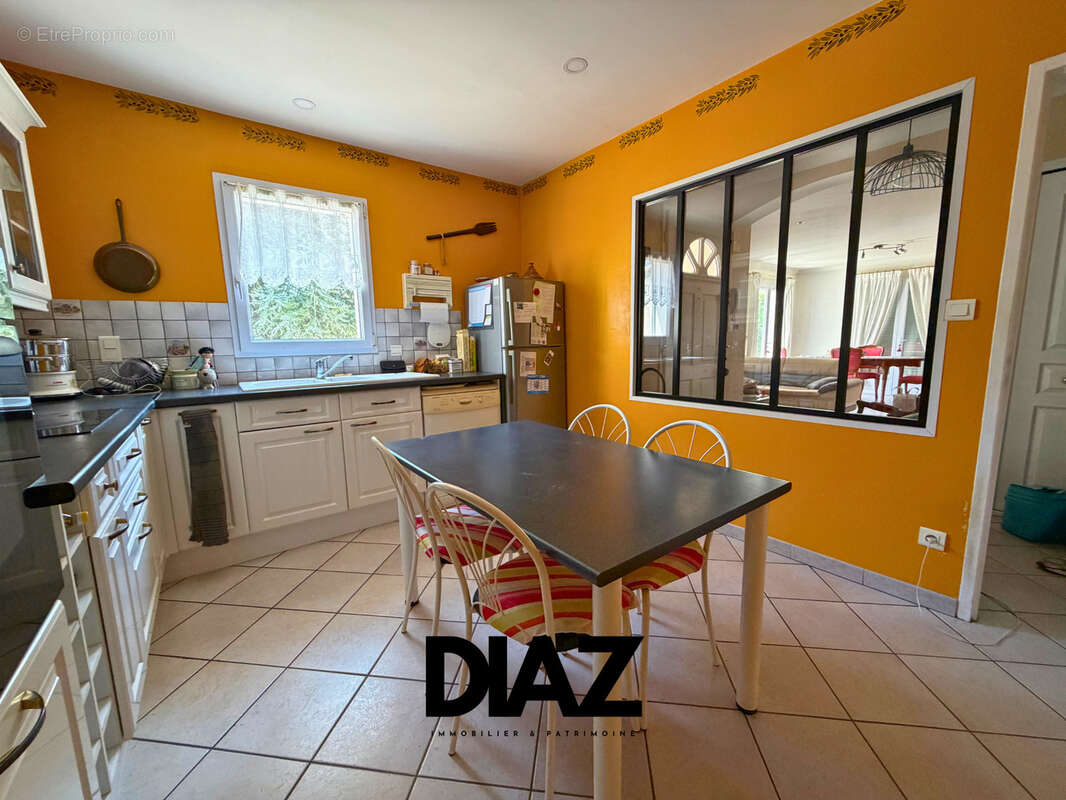 À VENDRE   NÎMES VACQUEROLLES Villa 4 pièces   86 m2   Terrain de 450 m2   299 250 € - photo 4