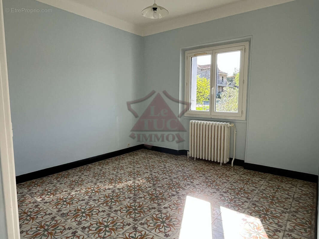 Maison à SAINT-JULIEN-LES-ROSIERS