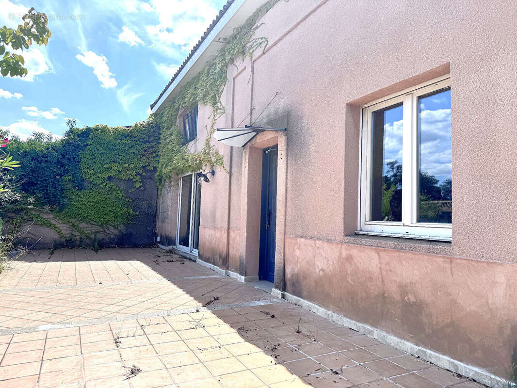 Maison Villeneuve Les Avignon 7 pièce(s) 190 m2 - photo 2