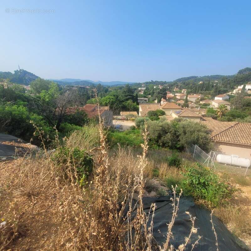 Terrain à ROQUEVAIRE