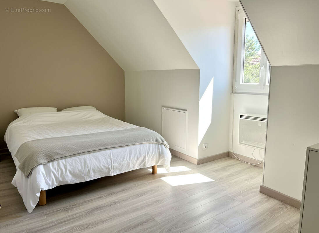 Maison à VILLENEUVE-LE-COMTE