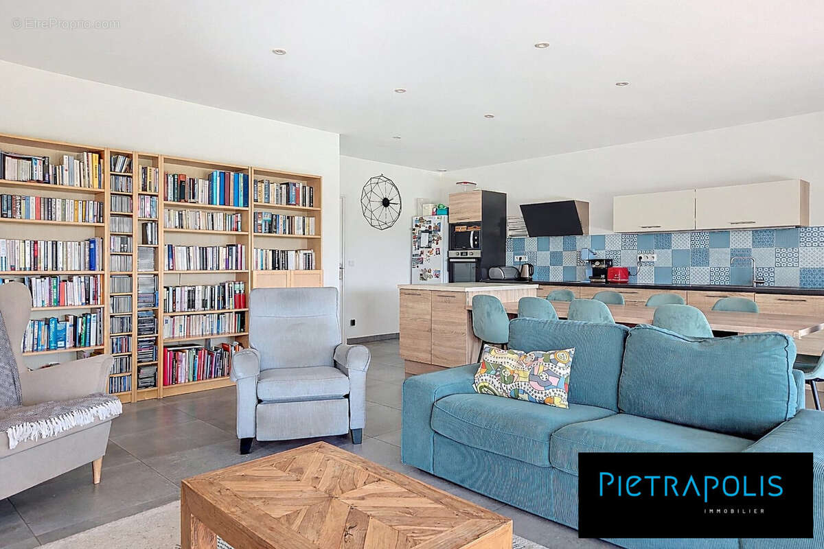 Maison à GREZIEU-LA-VARENNE