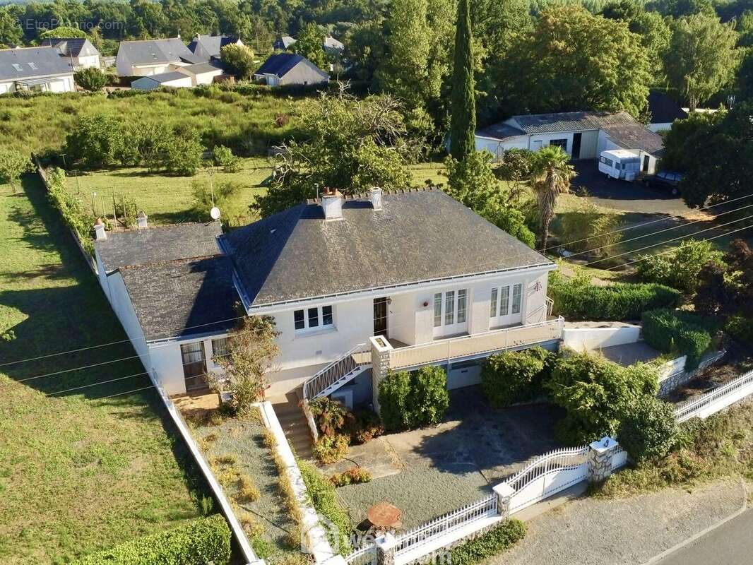 Maison sur sous-sol... - Maison à LONGUE-JUMELLES