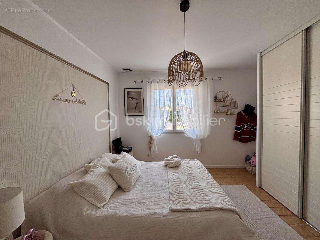 Agde – Maison T7 -  Plain-Pied - avec Piscine, Jacuzzi et garage - photo 15