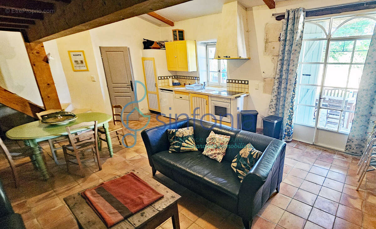 Maison à LUSSAN