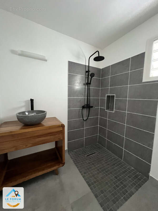 Saint pierre 97410 - villa moderne et agreable à vivre - beaux volumes - quartier prise - photo 10