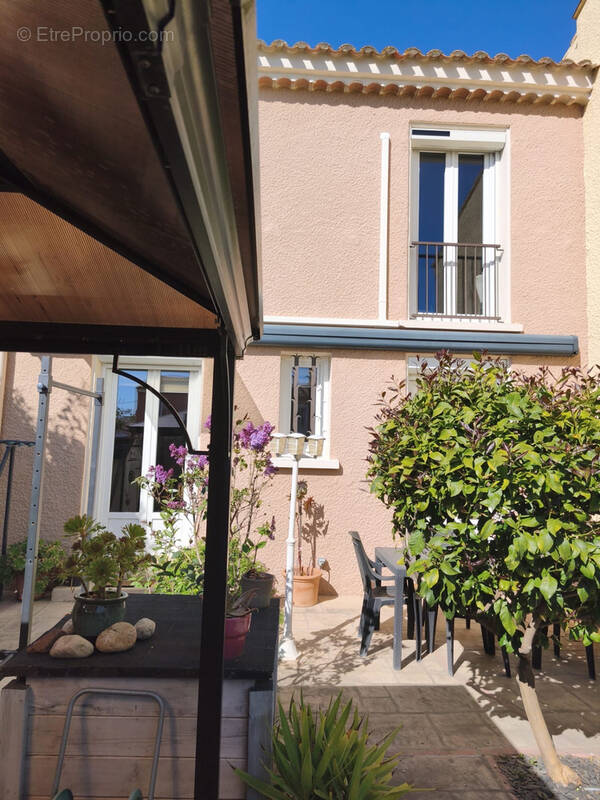 Maison à SAINT-LAURENT-DE-LA-SALANQUE