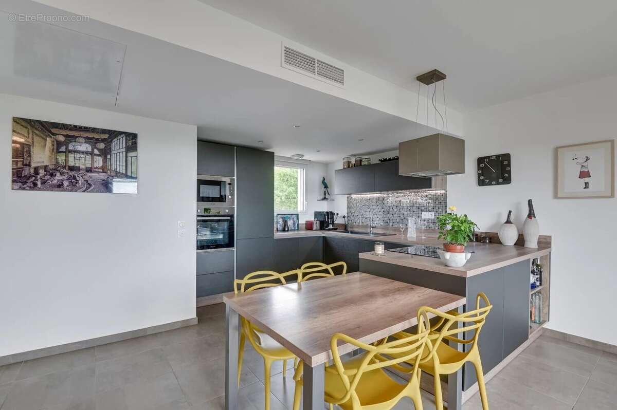 Appartement à ROQUEFORT-LES-PINS