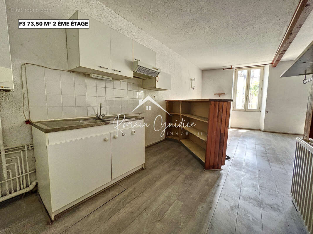 Immeuble de rapport de 321 m2 avec local commercial hypercentre - photo 7