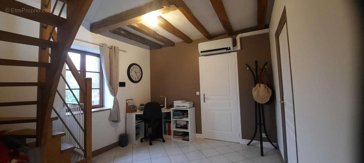 Maison à LA CHAPELLE-BLANCHE-SAINT-MARTIN