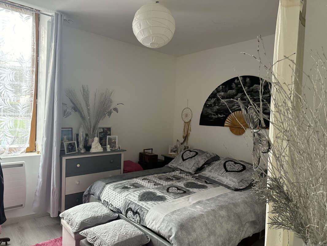 Appartement à AINAY-LE-CHATEAU