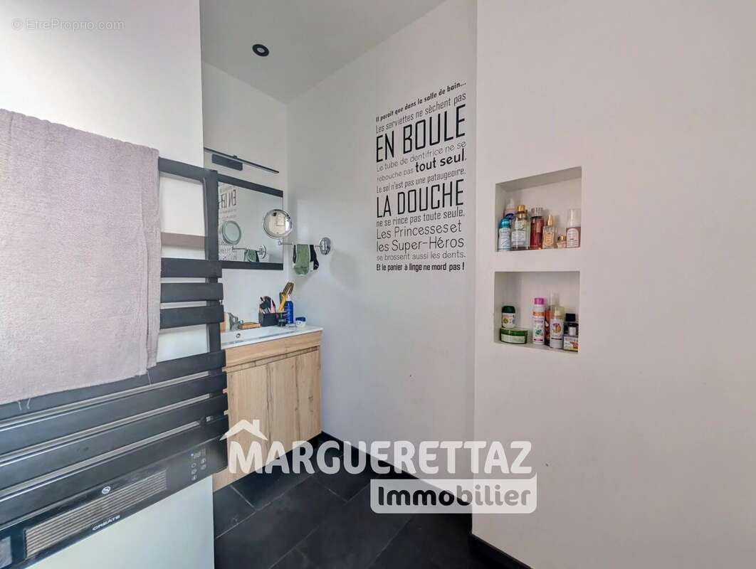 Maison à MARIGNIER