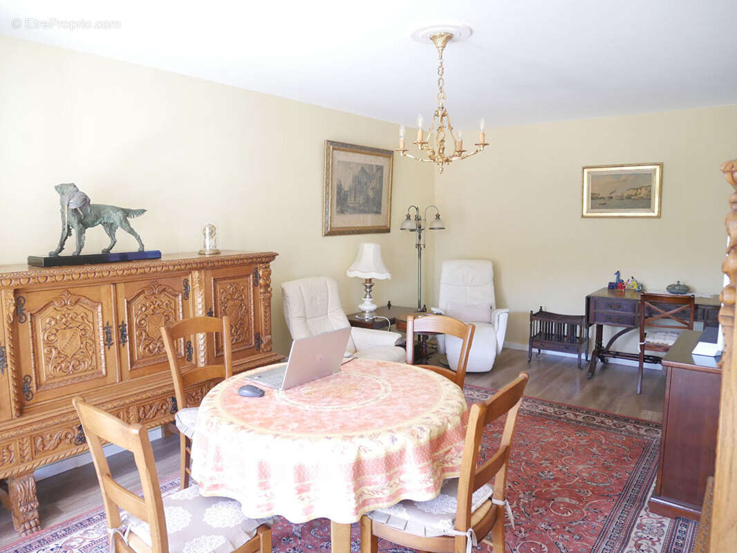 Appartement à VENELLES