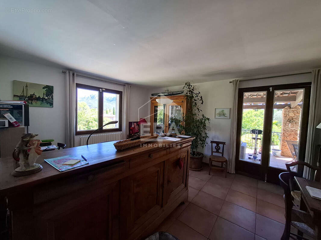 Maison à ROQUEVAIRE