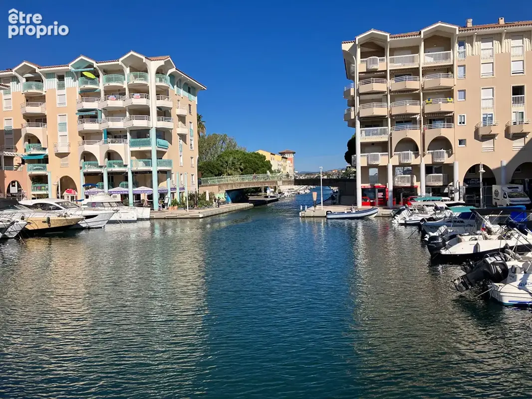 Local commercial dans Marina de Port-Fréjus - photo 2