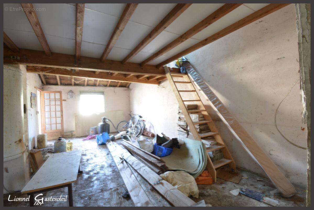 Ensemble deux maisons à rénovées en integralité à vendre avec terrain sur la communes  LIGUEUX (33) - photo 13