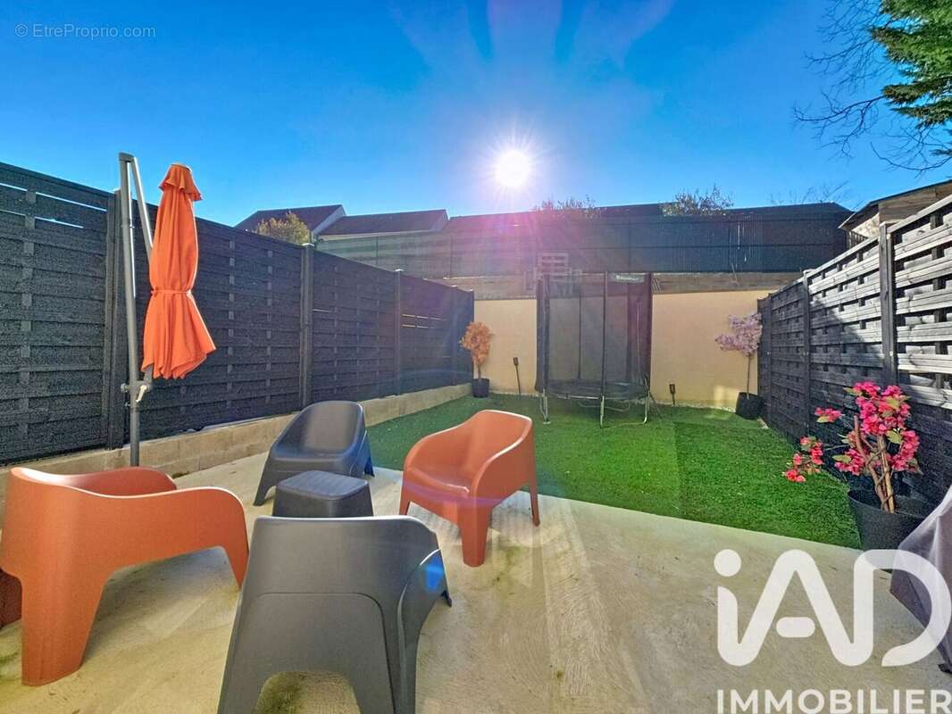 Photo 2 - Maison à GUIGNES