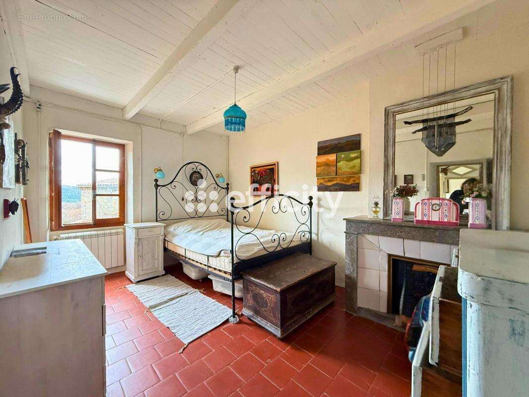 Maison 73 m² à Vesseaux  - photo 10