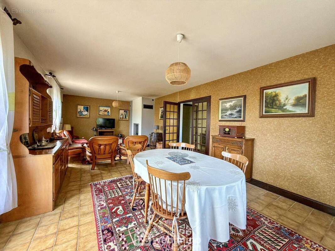 Séjour / Salon - Maison à BRAS-SUR-MEUSE