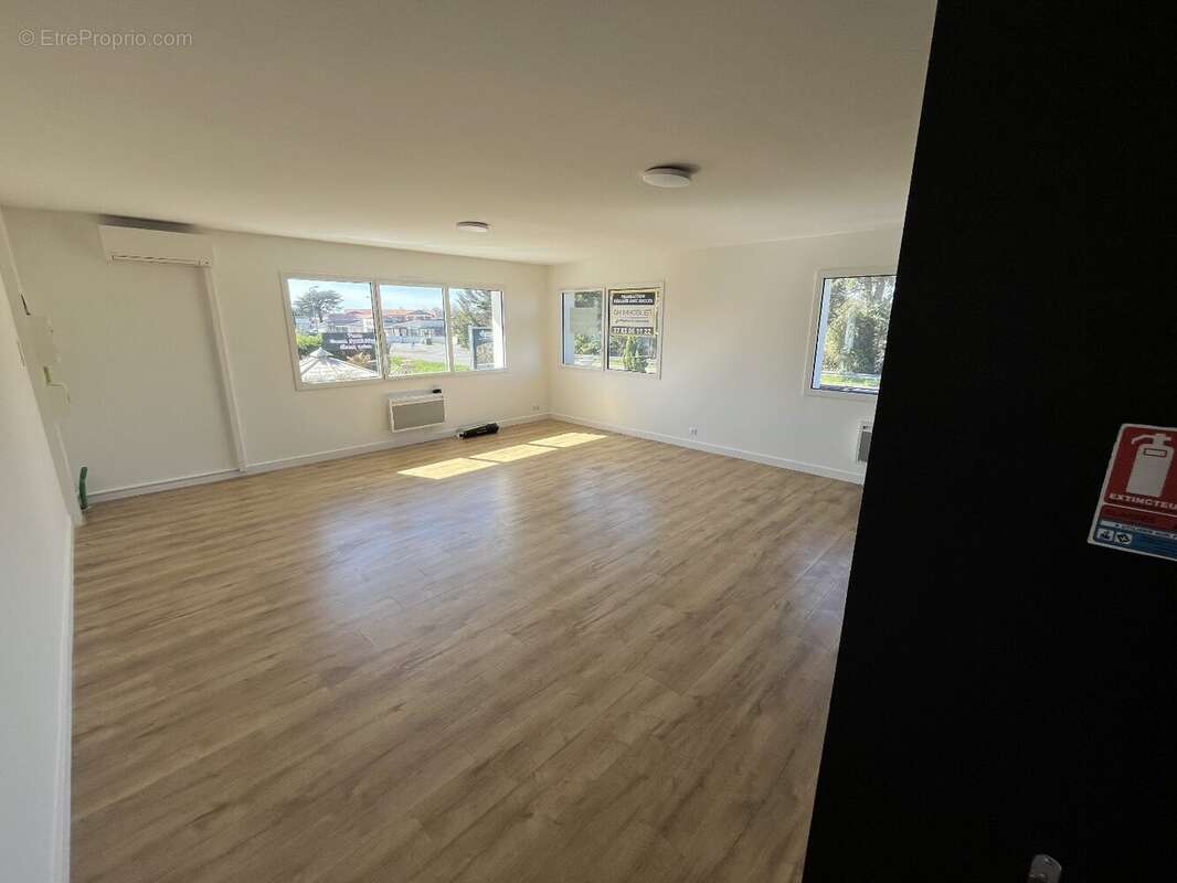 Commerce à BENESSE-MAREMNE