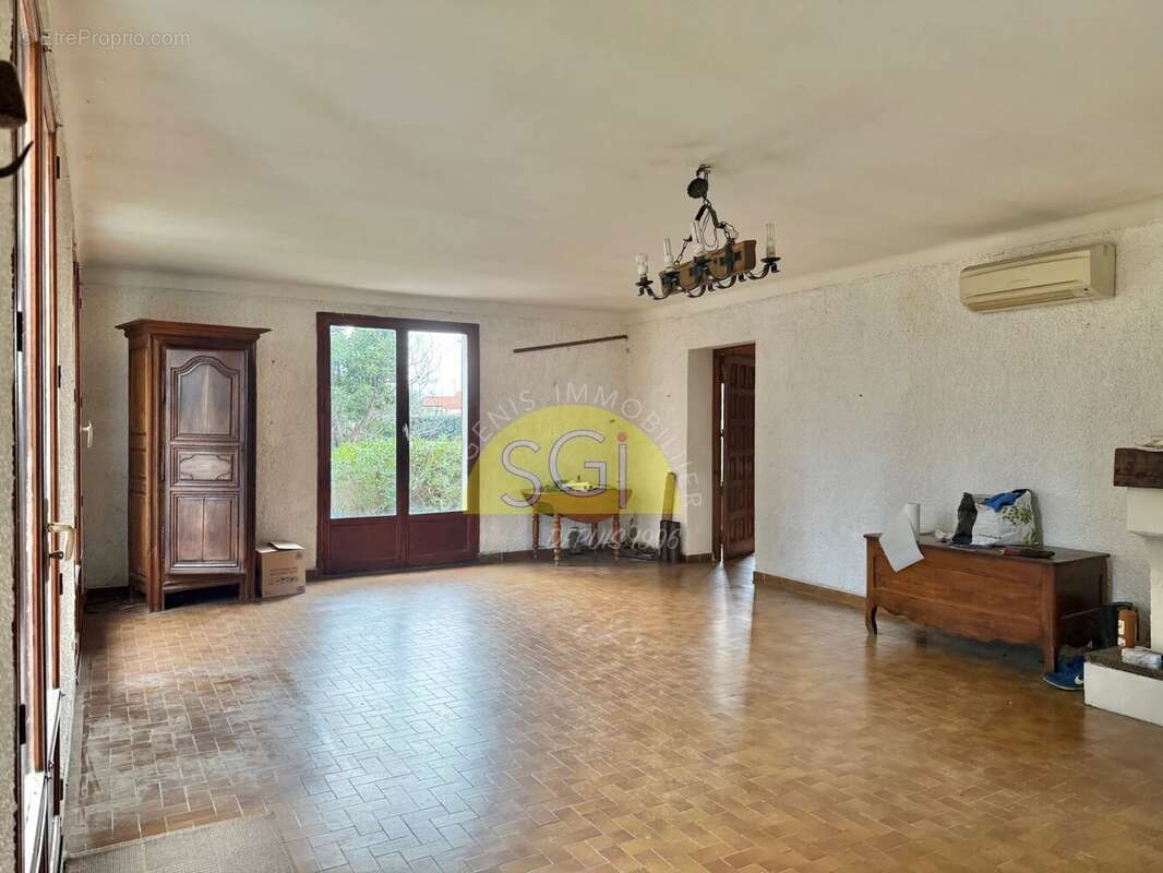 Maison à VILLELONGUE-DELS-MONTS