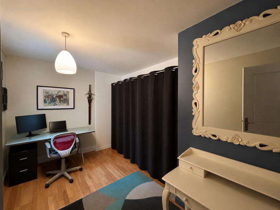 Maison de Village Rénovée de 4 Chambres avec Appartement Ind - photo 6