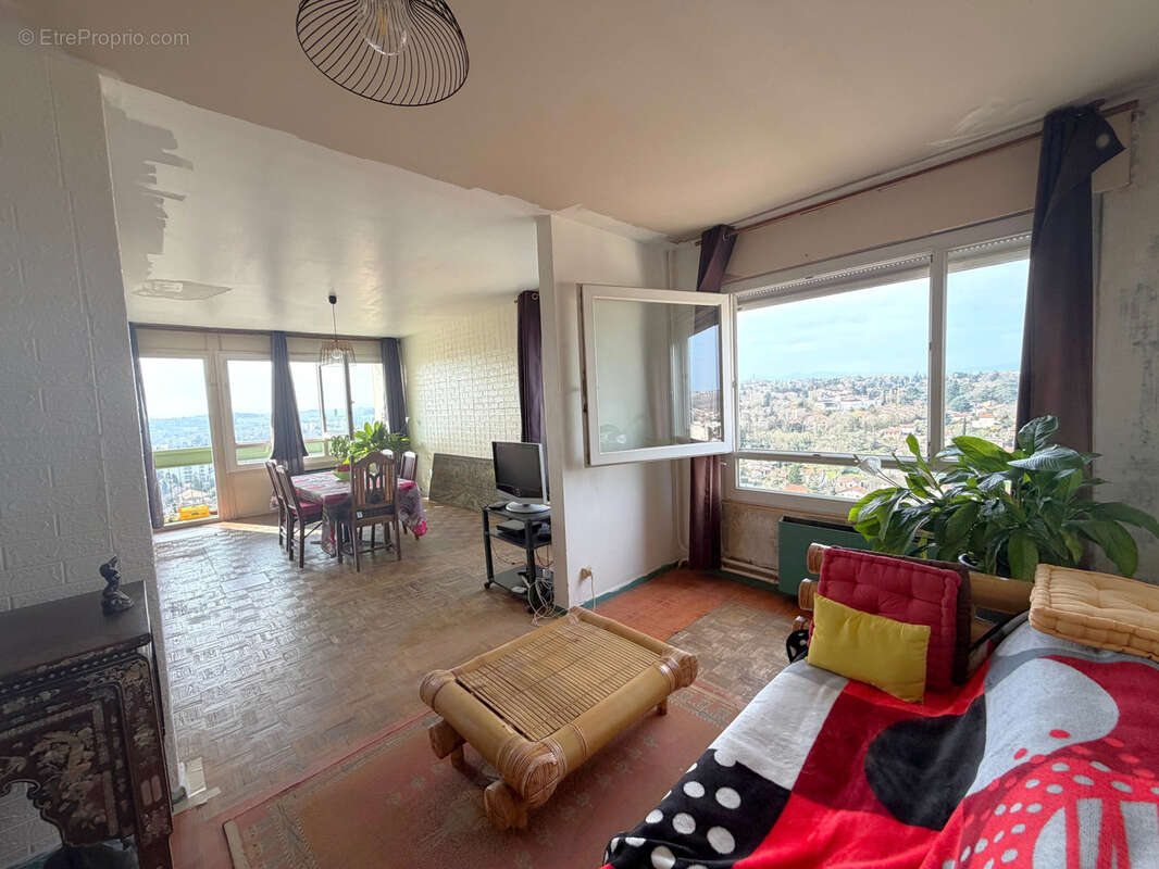 Appartement à OULLINS