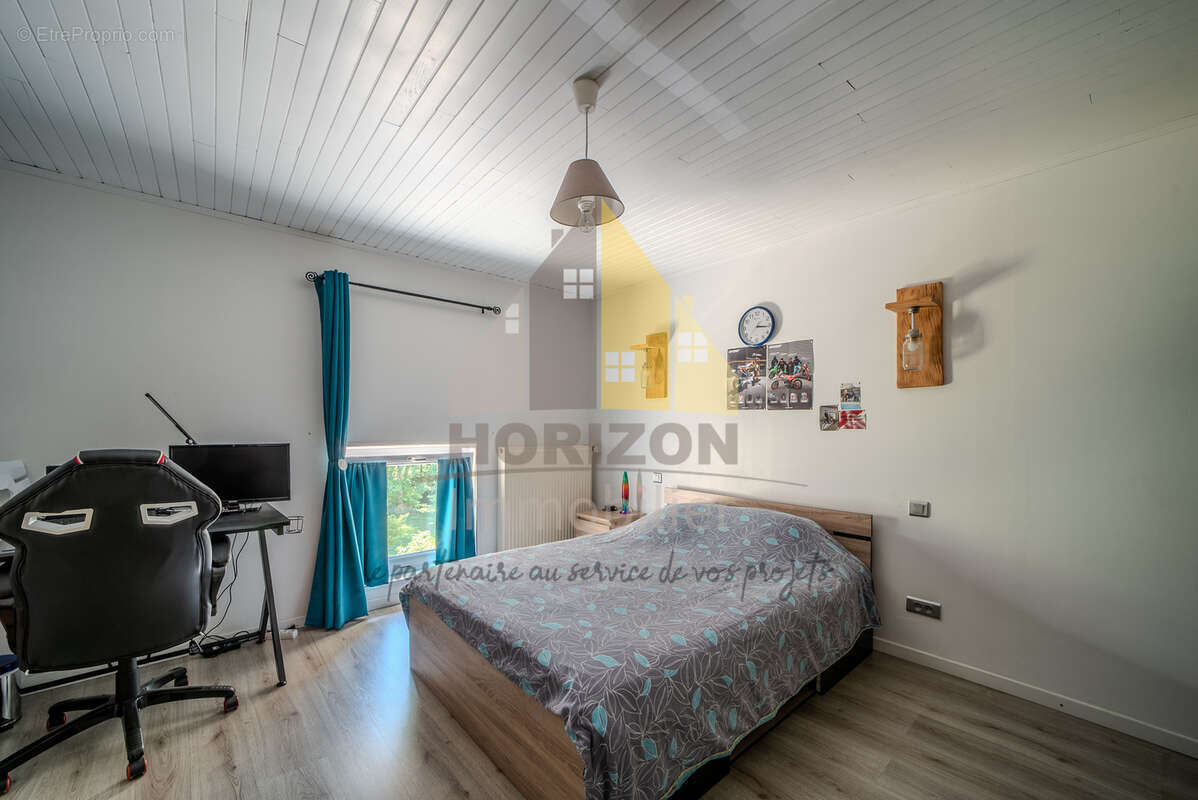 Maison de village mitoyenne d'un côté et son terrain attenant ! - photo 8