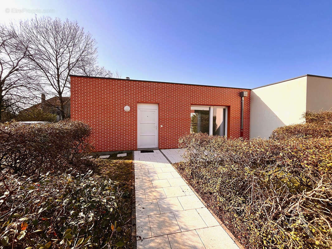 Metz Queuleu F2 avec jardin terrasse privative + parking - photo 2