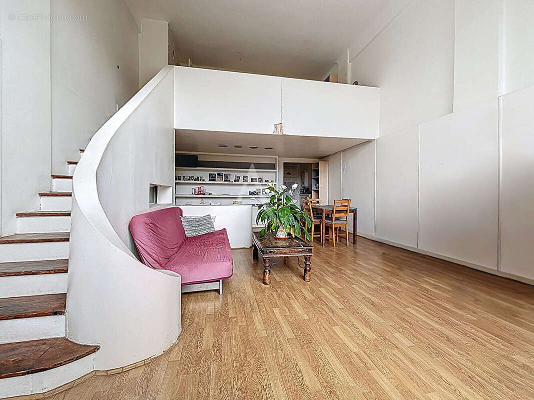 Appartement à PARIS-14E